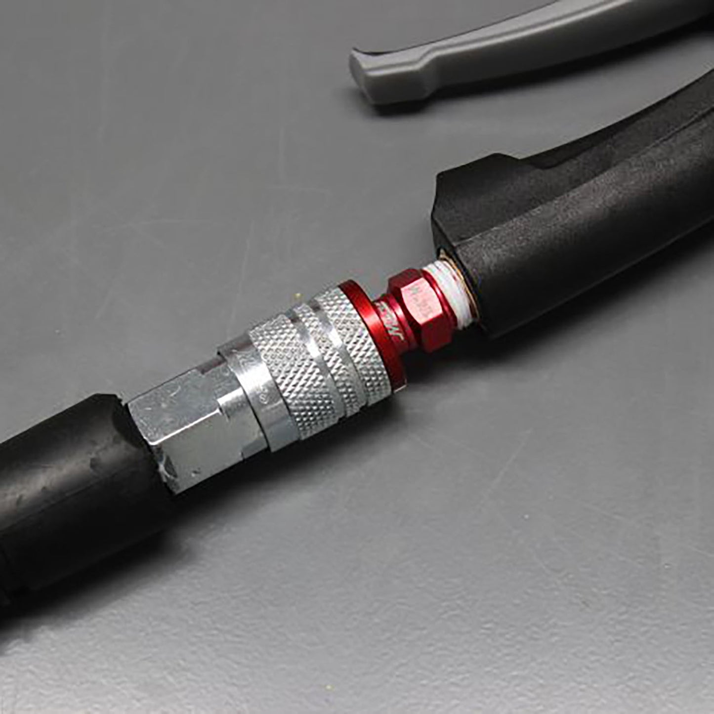 Milton ColorFit M Style coupler and Plug Kit 1/4" NPT 7 Pieces S-307MKIT Red